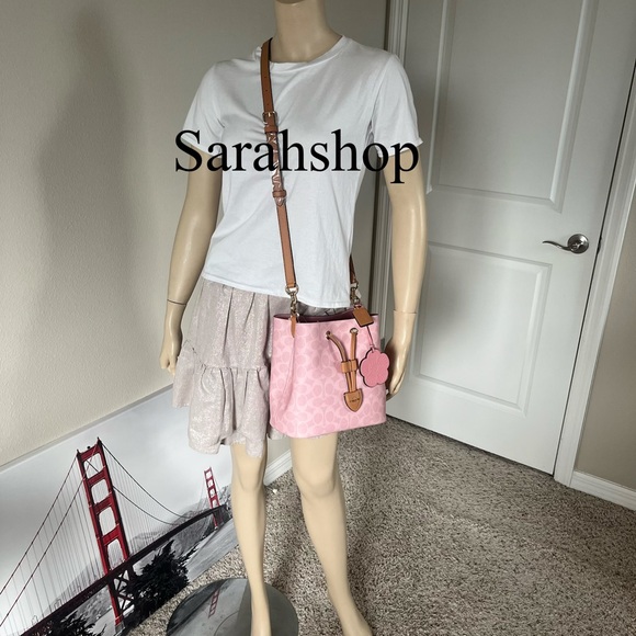 ✅Coach Rowan Bucket Bag In Signature Canvas With Charms - Picture 7 of 12